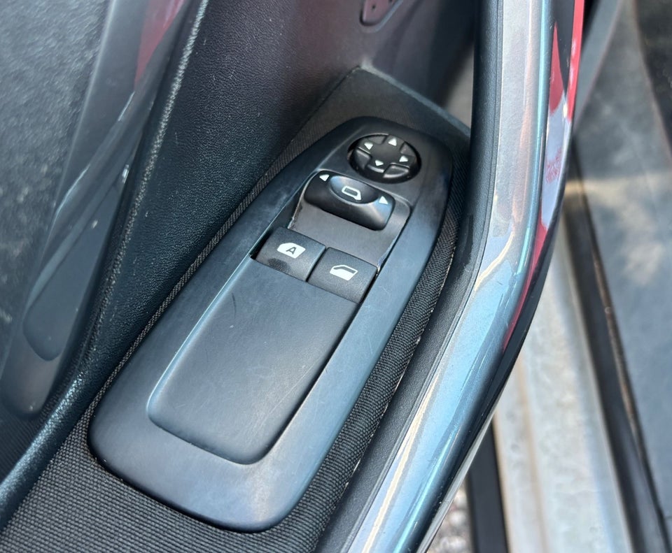 Peugeot 2008 1,2 e-VTi 82 Allure ESG 5d