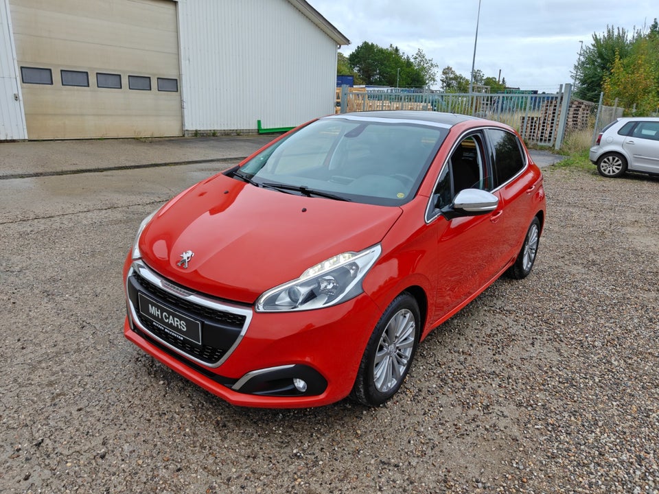 Peugeot 208 1,2 VTi Allure Sky 5d