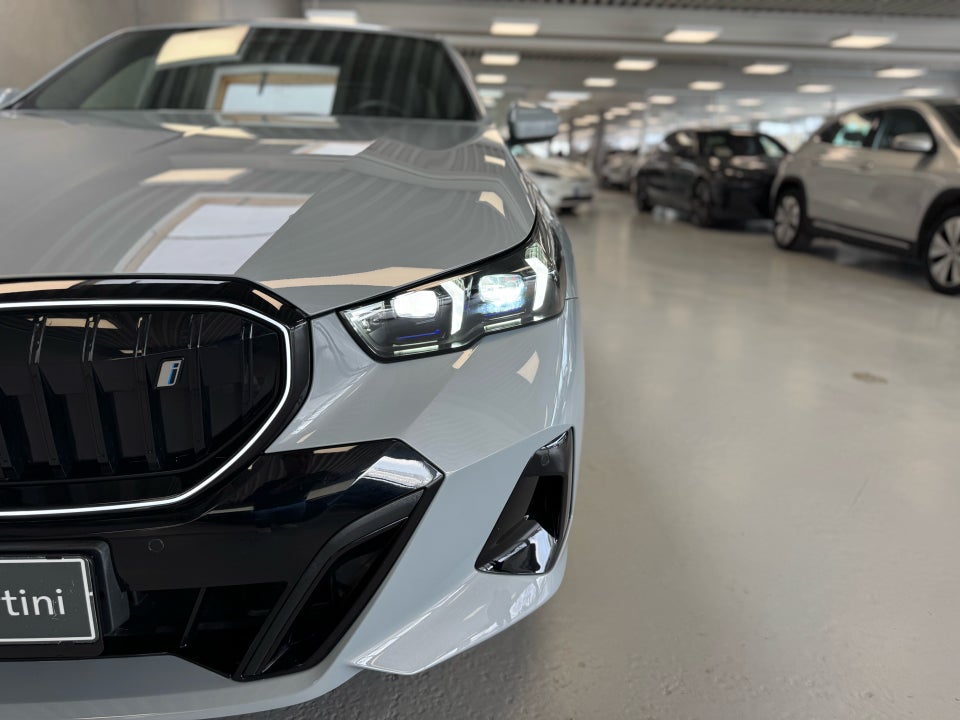 BMW i5 xDrive40 M-Sport 4d
