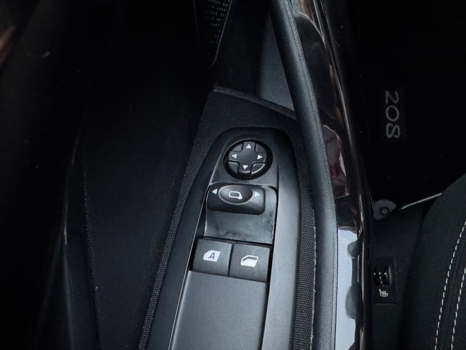 Peugeot 208 1,6 BlueHDi 100 Allure Sky 5d