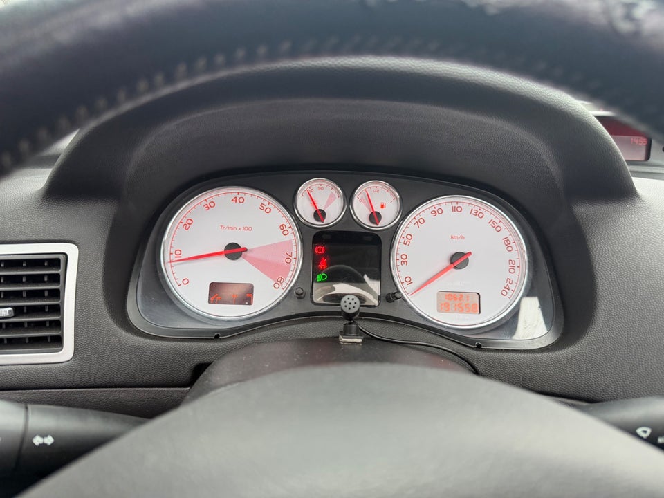 Peugeot 307 2,0 16V CC 2d