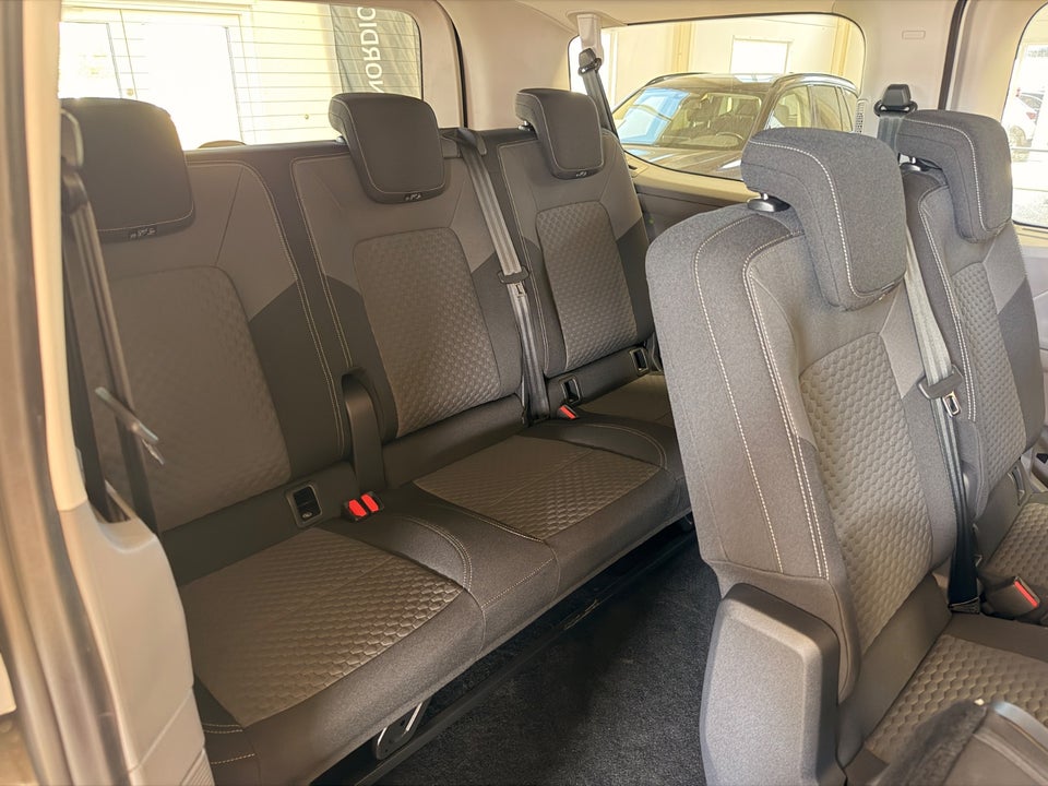 VW e-Caravelle 64 Life SWB