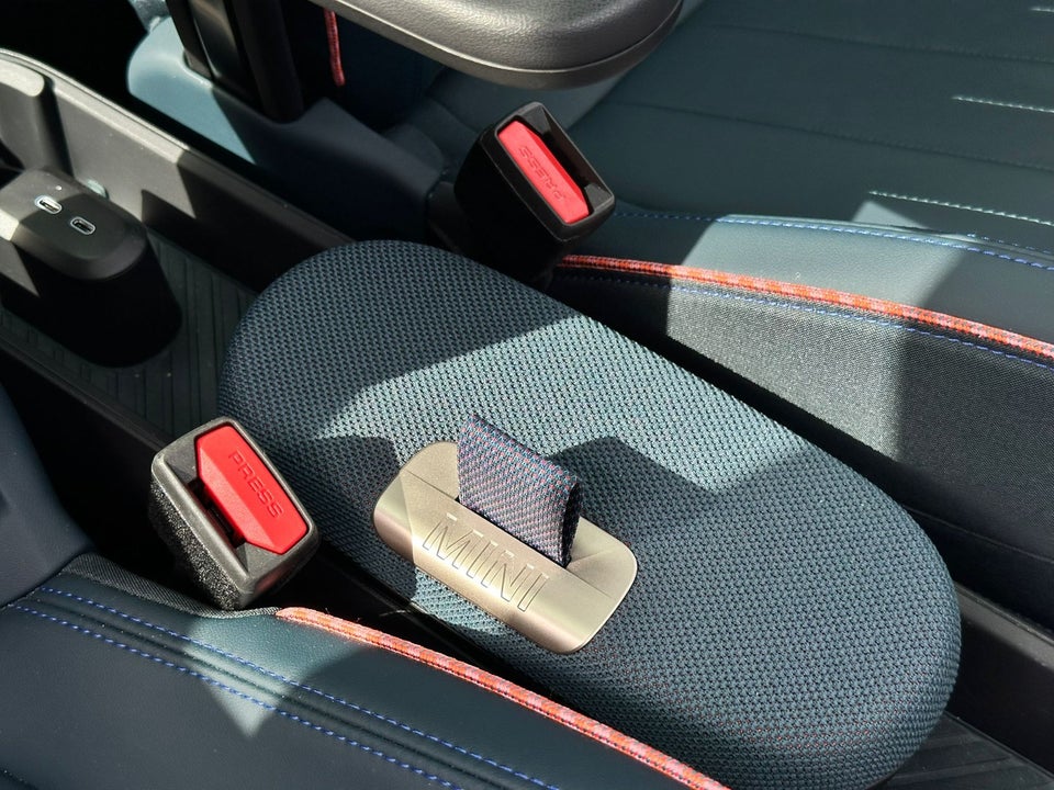 MINI Aceman E Favoured Trim L 5d