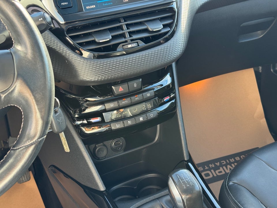 Peugeot 2008 1,6 BlueHDi 100 Allure Sky 5d