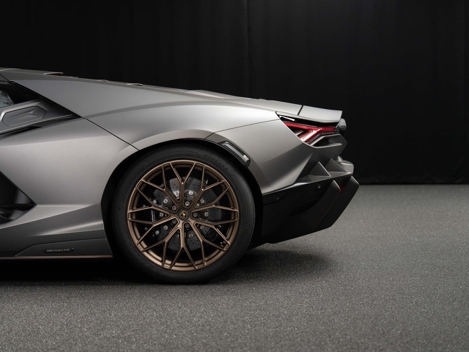 Lamborghini Revuelto 6,5  2d