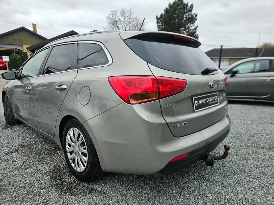 Kia Ceed 1,6 CRDi 128 Premium SW 5d