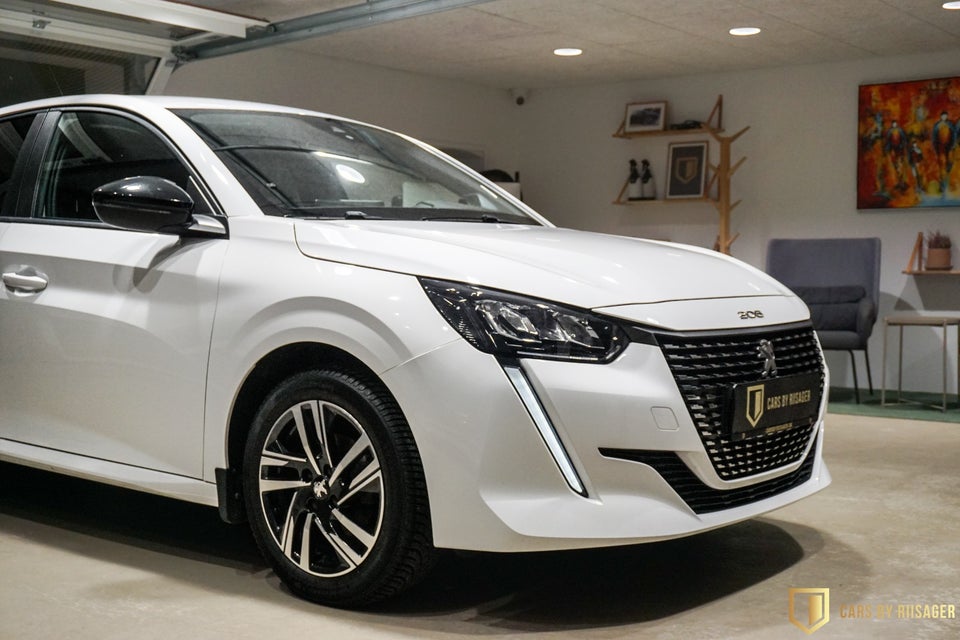 Peugeot 208 1,2 PureTech 75 Black Limited 5d