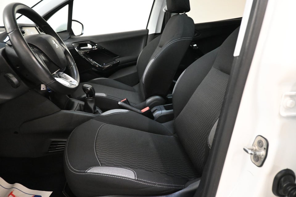 Peugeot 208 1,6 BlueHDi 100 Chili Sky 5d