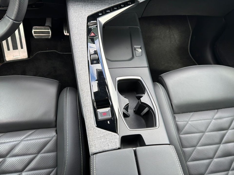 Peugeot e-3008 77 GT Pack 5d