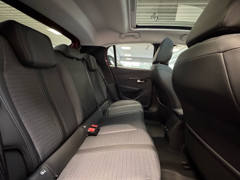 Peugeot 208 1,2 PureTech 100 Allure Sky EAT8 5d