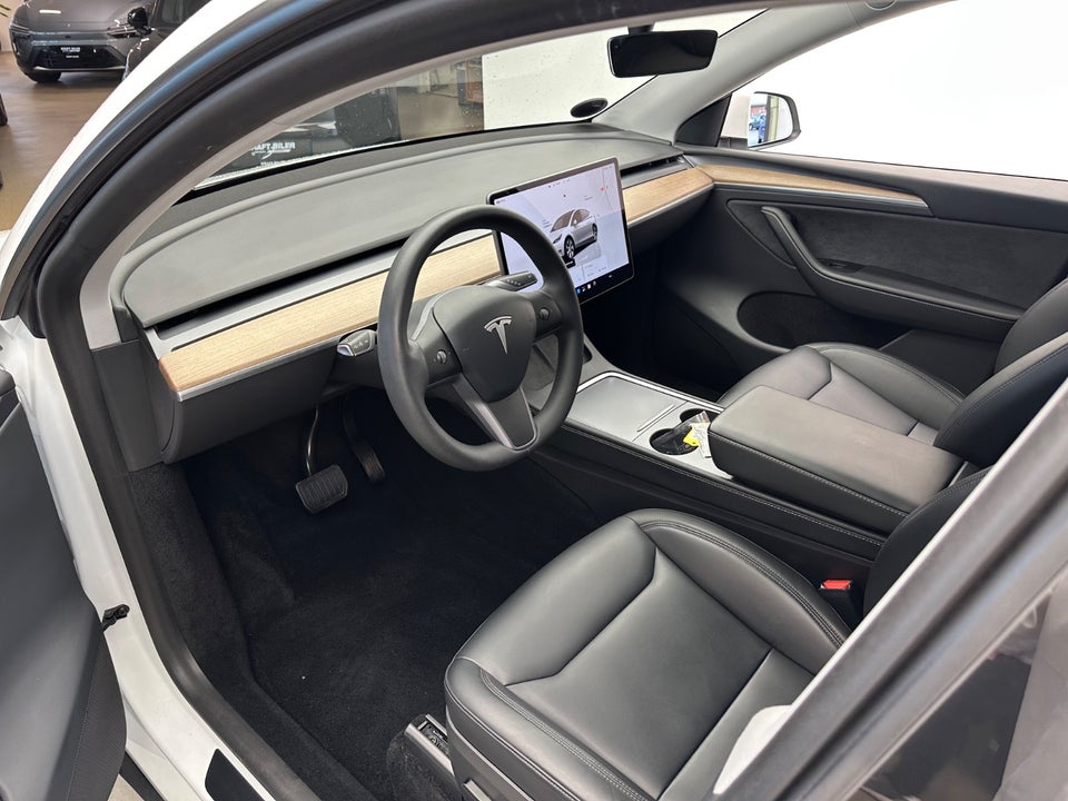 Tesla Model Y RWD 5d