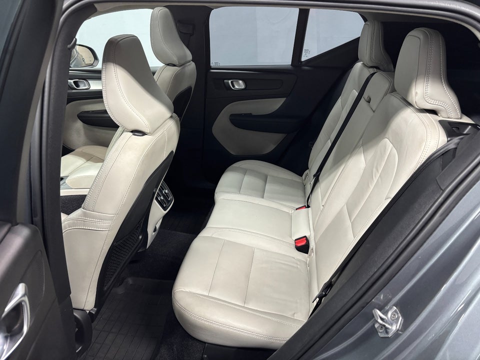 Volvo XC40 2,0 T4 190 Momentum aut. 5d
