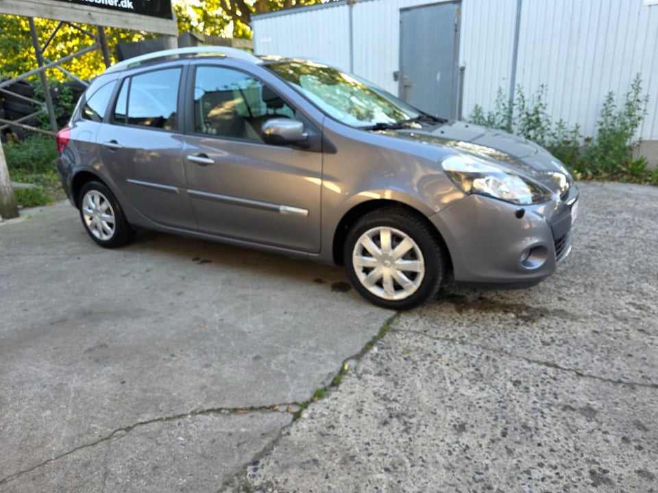 Renault Clio IV 1,2 16V Expression 5d