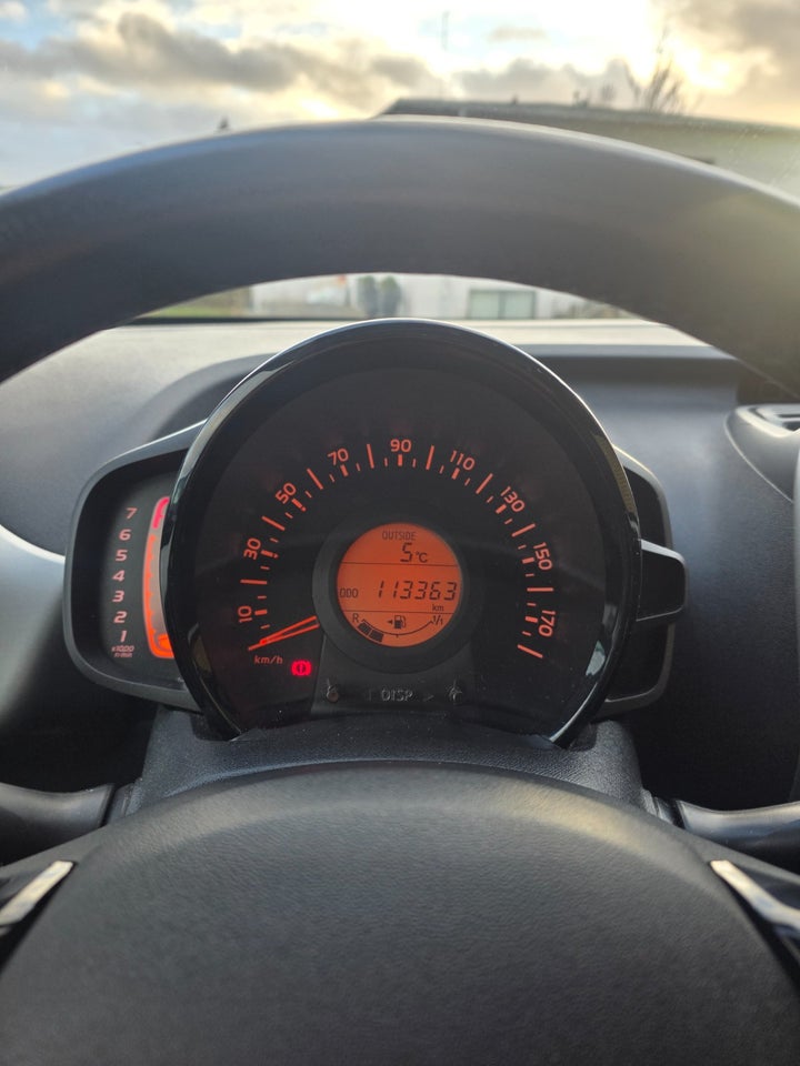 Toyota Aygo 1,0 VVT-i x-play 5d