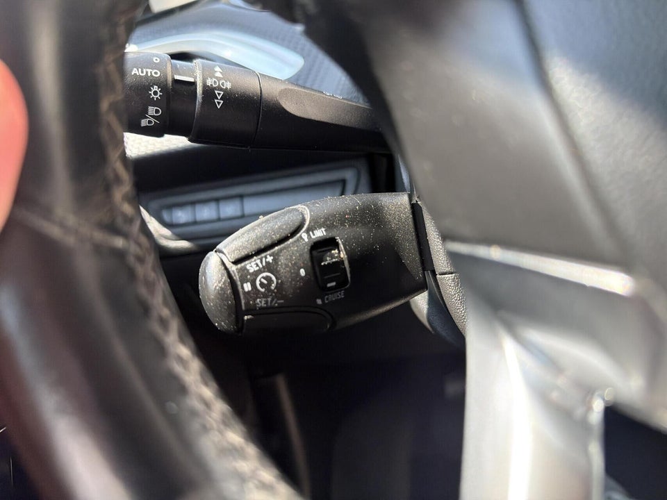 Peugeot 208 1,6 BlueHDi 100 Desire 5d