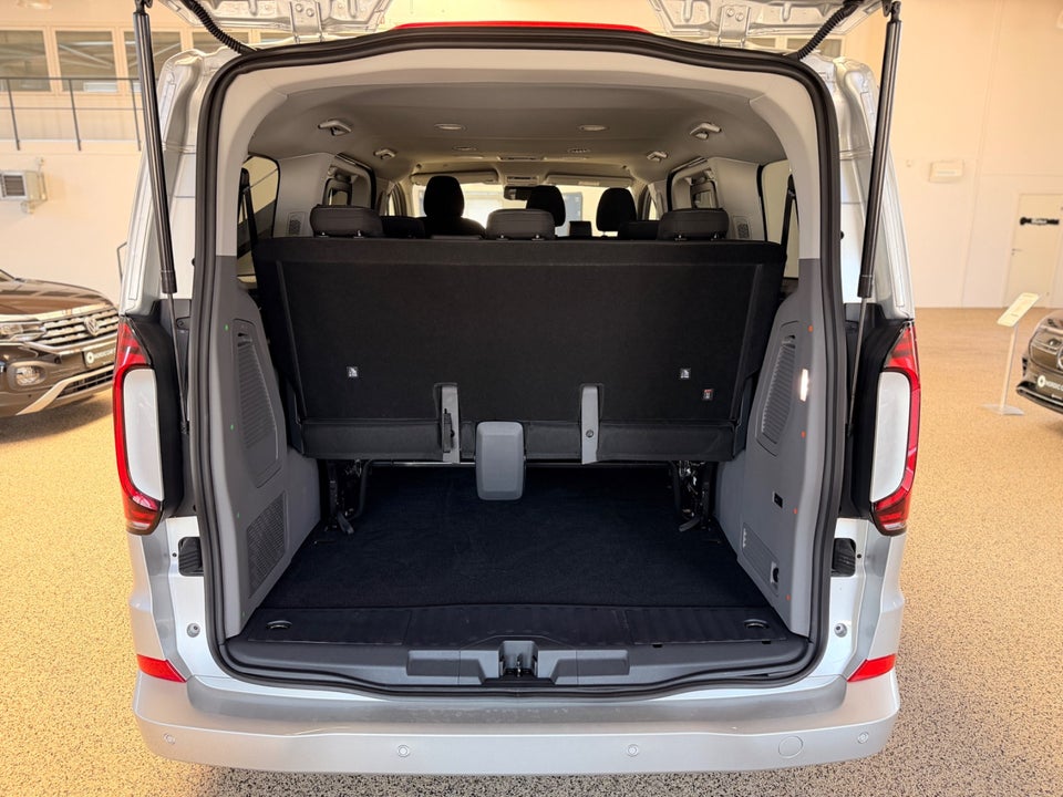 VW e-Caravelle 64 Life SWB