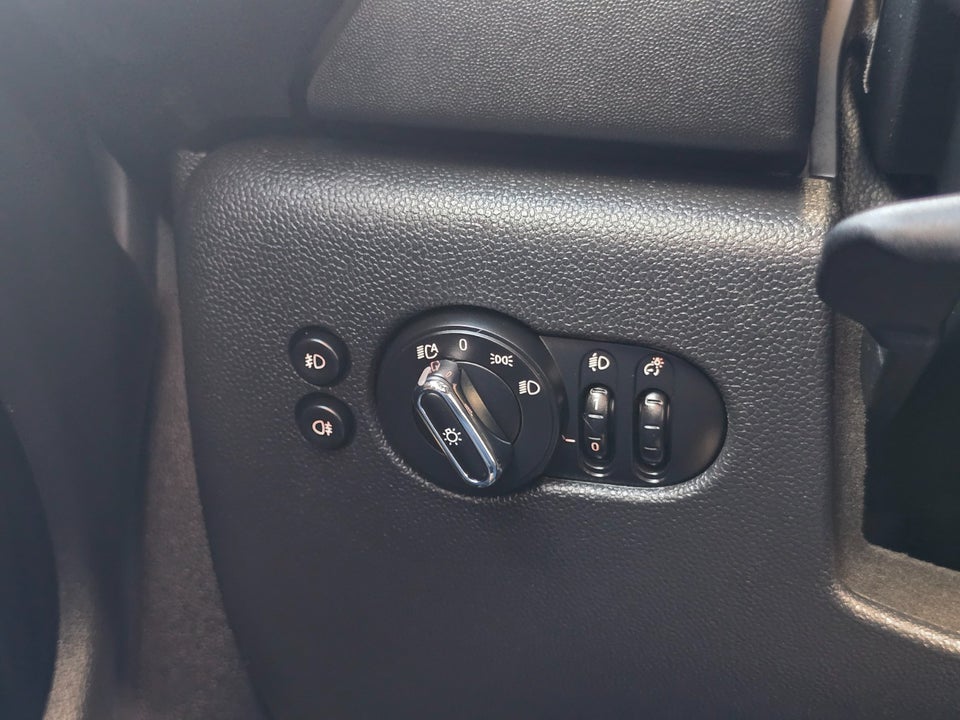 MINI Cooper SE Essential 3d