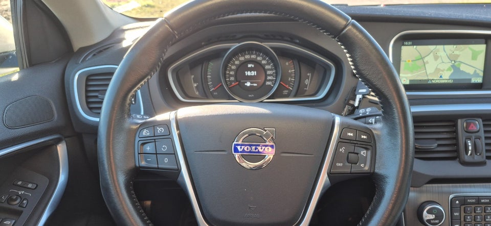 Volvo V40 2,0 D4 190 Momentum 5d
