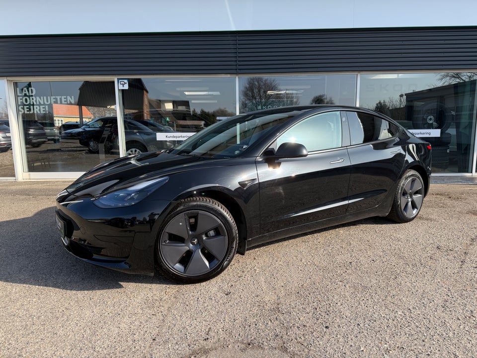 Tesla Model 3 Standard Range+ RWD 4d