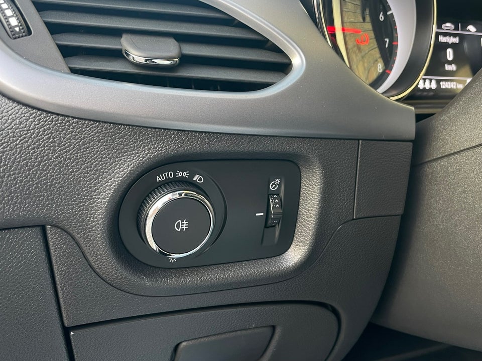 Opel Astra 1,4 T 125 Enjoy Sports Tourer 5d