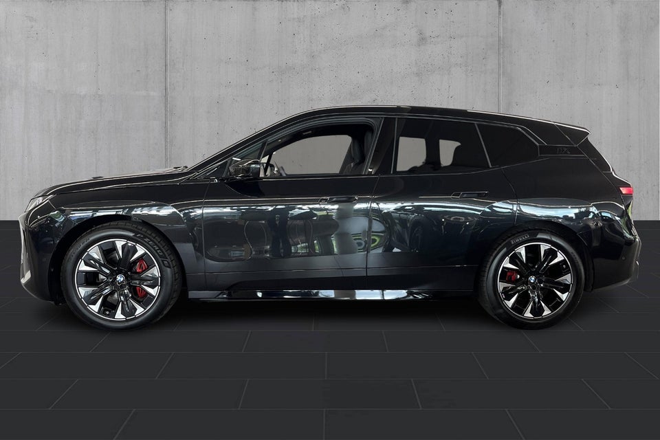 BMW iX xDrive60 Fully Charged 5d