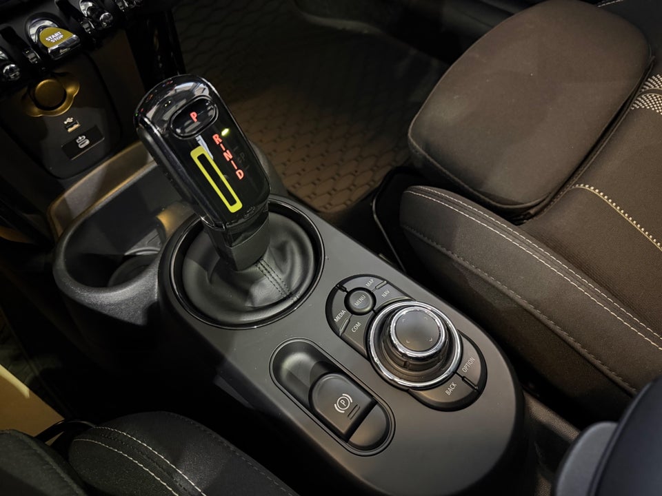 MINI Cooper SE Essential 3d