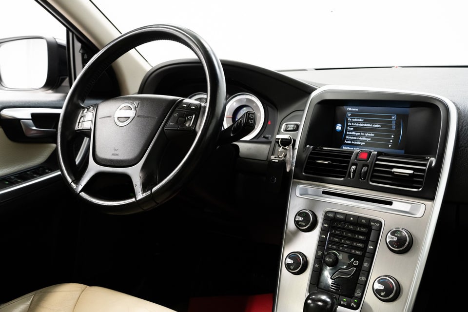 Volvo XC60 2,4 D5 215 Summum aut. AWD 5d