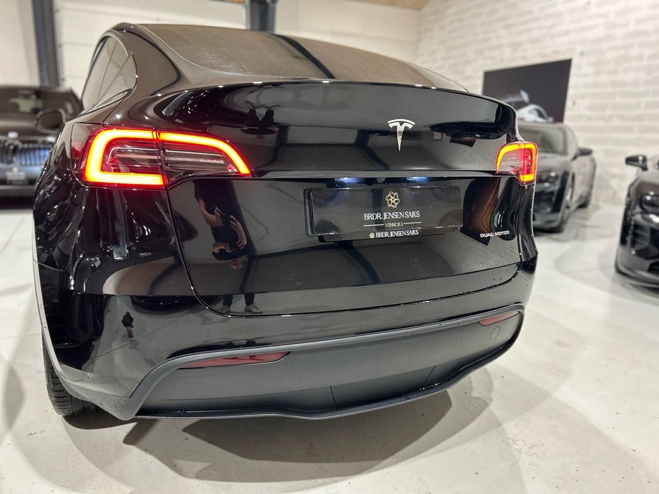 Tesla Model Y Long Range AWD 5d