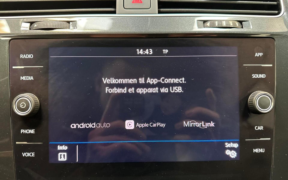 VW Golf VII 1,5 TSi 150 Comfortline Connect Variant DSG 5d