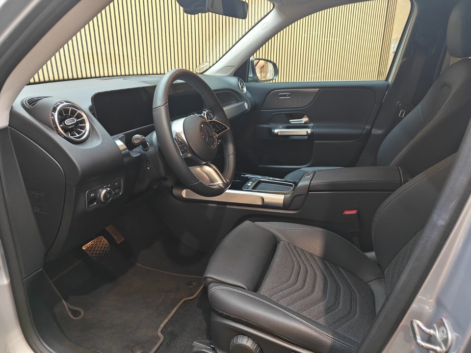 Mercedes EQB250+ Progressive Van 5d