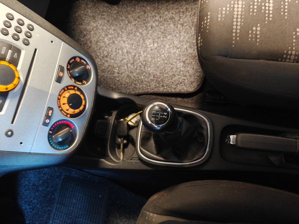 Opel Corsa 1,2 16V Cosmo 5d