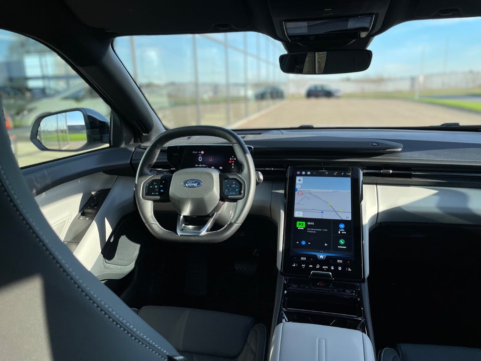 Ford Explorer 82 Premium Extended Range 5d