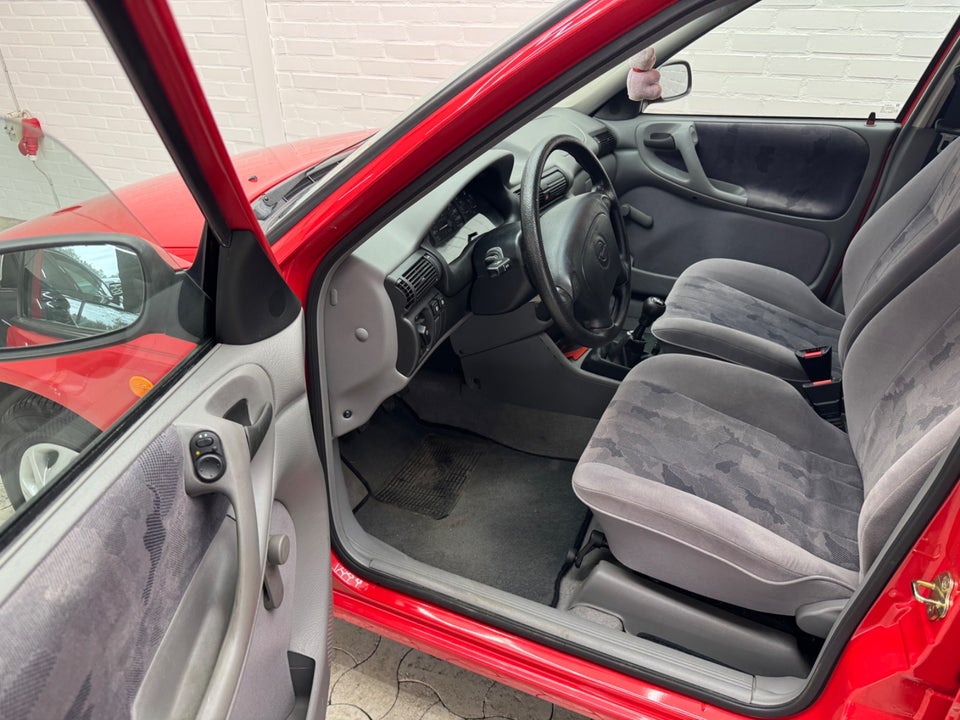 Opel Astra 1,6 Champion 5d