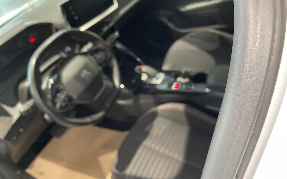 Peugeot e-208 50 Active 5d