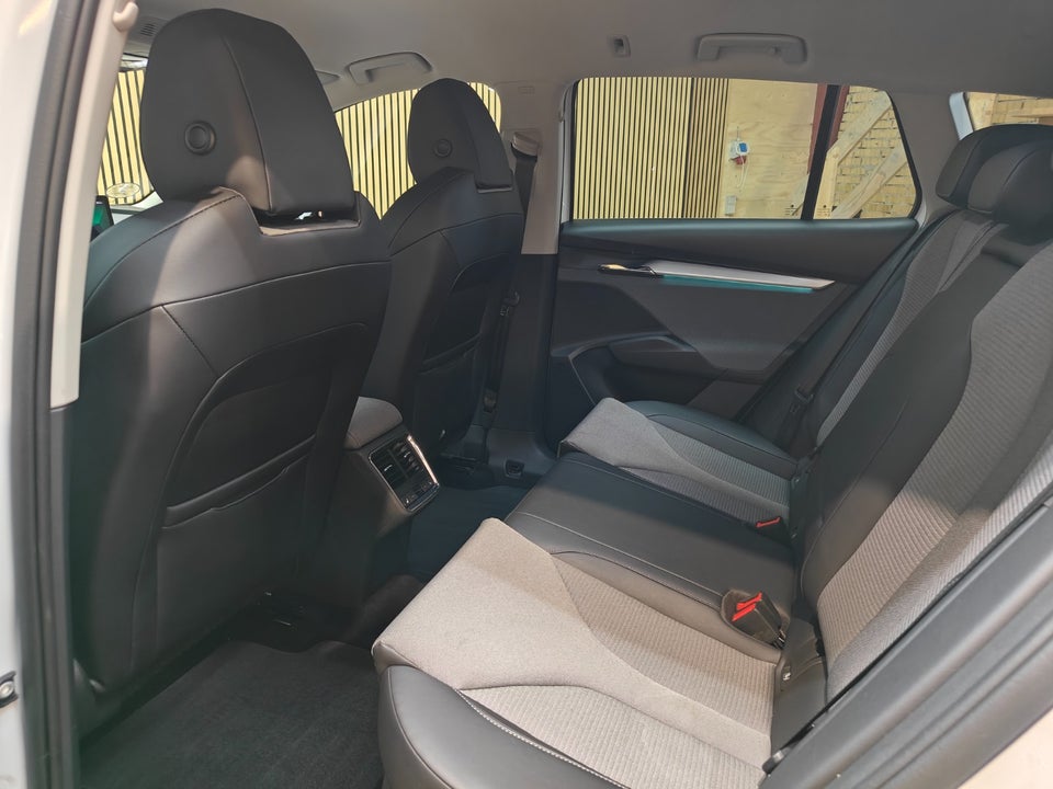 Skoda Enyaq 80 iV Plus Loft 5d