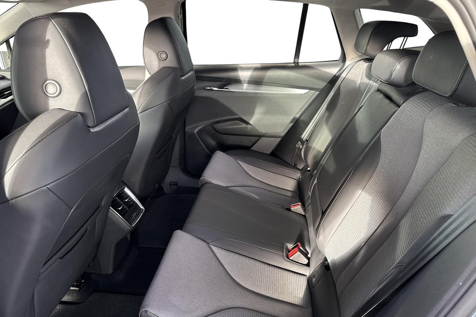 Skoda Enyaq 60 iV Plus 5d