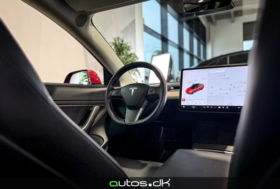 Tesla Model 3 Long Range AWD 4d