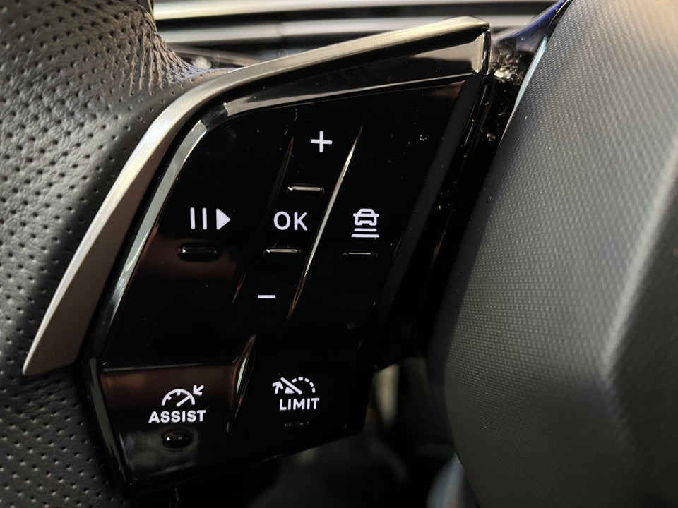 Peugeot e-3008 77 GT Pack 5d