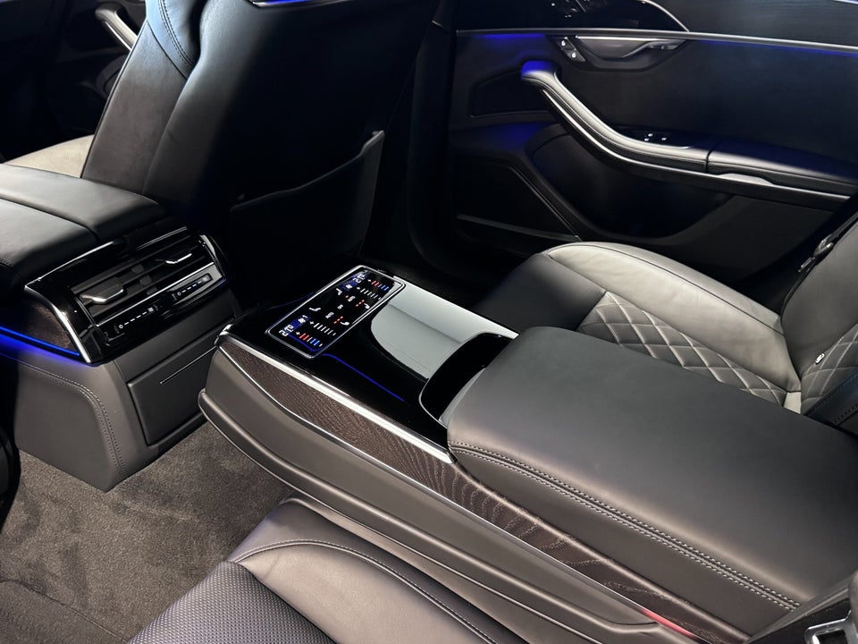Audi A8 60 TFSi e quattro Tiptr. 4d