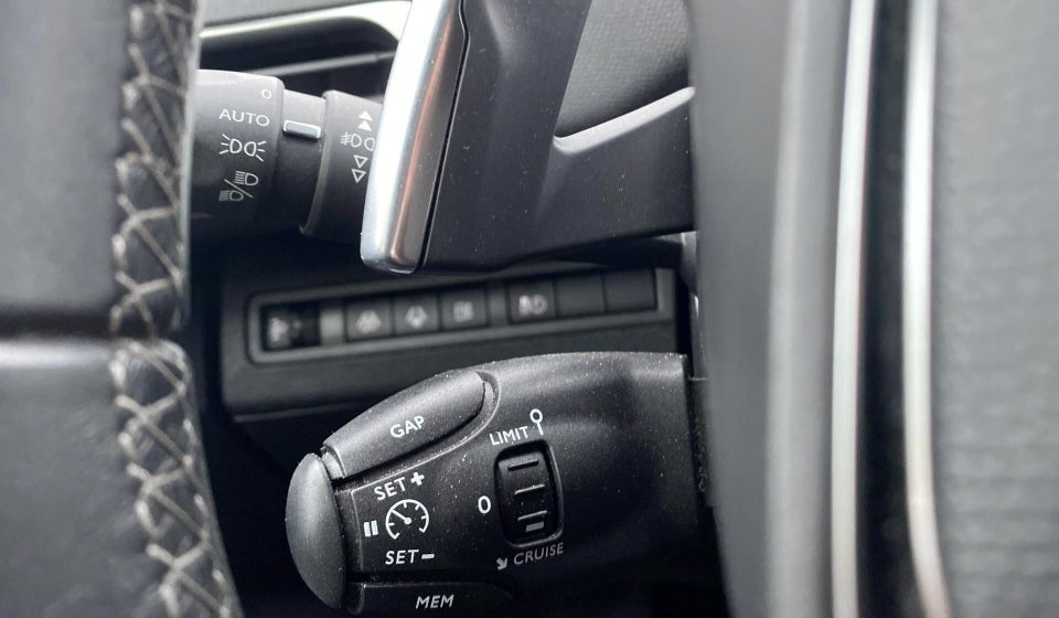 Peugeot 3008 1,6 Hybrid Allure Limited EAT8 5d