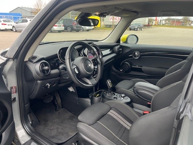 MINI Cooper SE Essential 3d