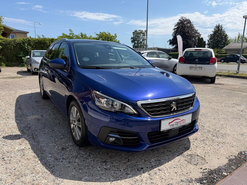 Peugeot 308 1,2 PureTech 130 Selection Sky 5d