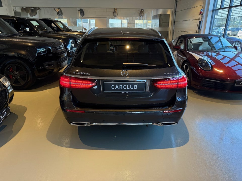 Mercedes E300 de 2,0 AMG Line stc. aut. 4Matic 5d
