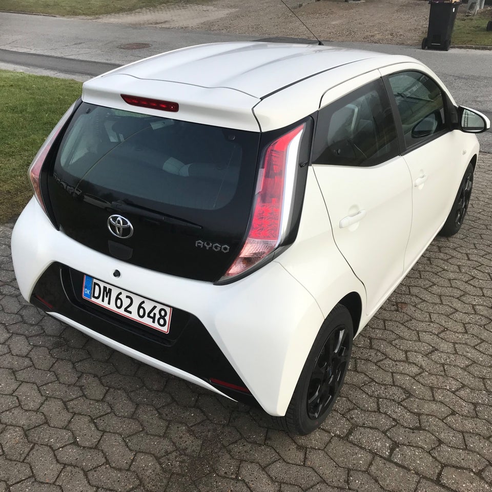 Toyota Aygo 1,0 VVT-i x-play x-touch 5d