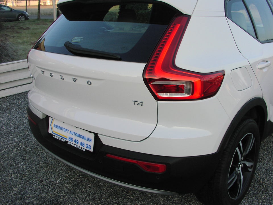 Volvo XC40 2,0 T4 190 Momentum aut. 5d