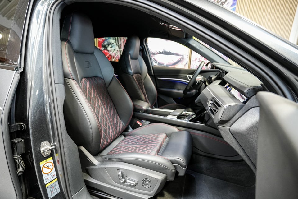 Audi Q8 e-tron 55 S-line quattro 5d