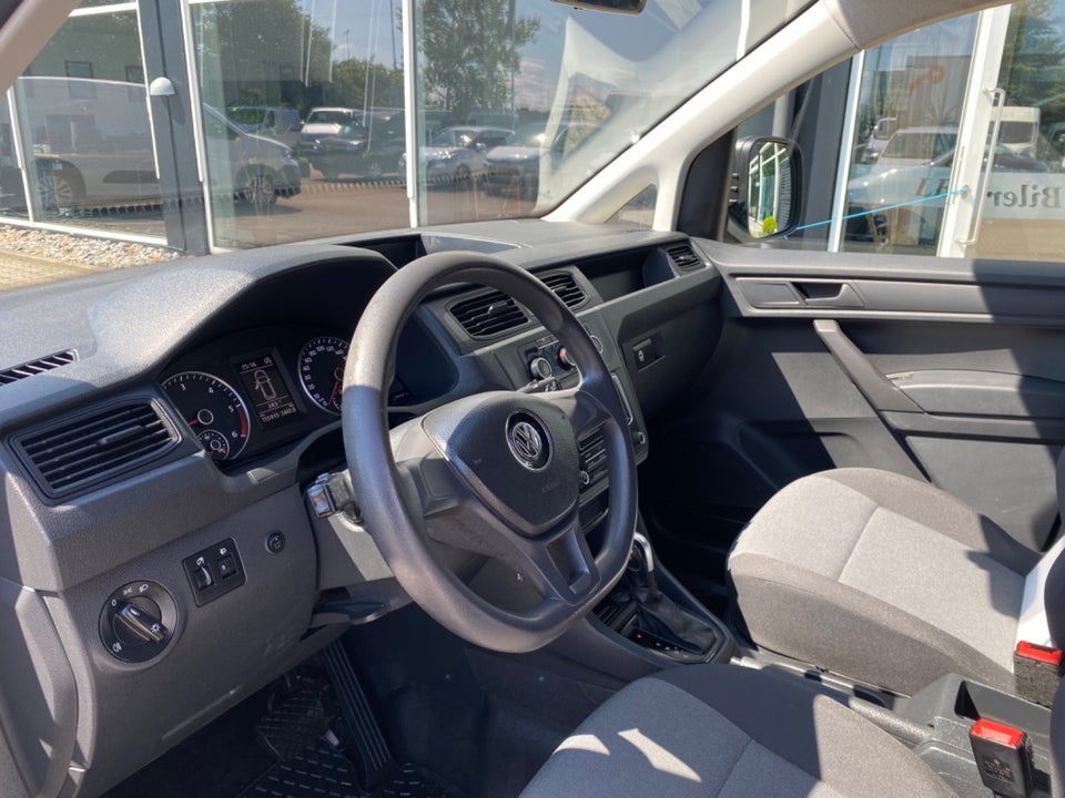 VW Caddy 2,0 TDi 102 DSG Van 3d