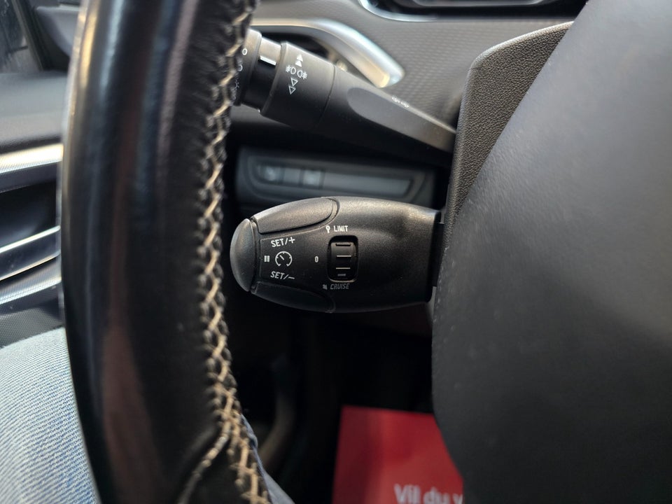 Peugeot 2008 1,2 e-THP 110 Desire Sky 5d