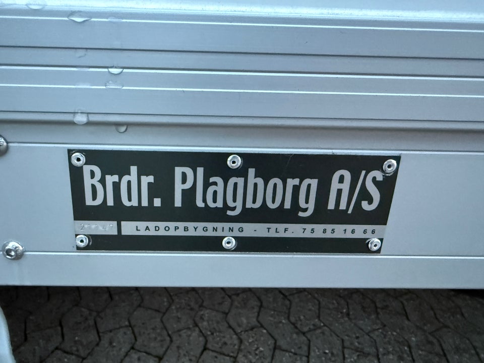 Iveco Daily 3,0 35S18 4100mm Box m/lift AG8