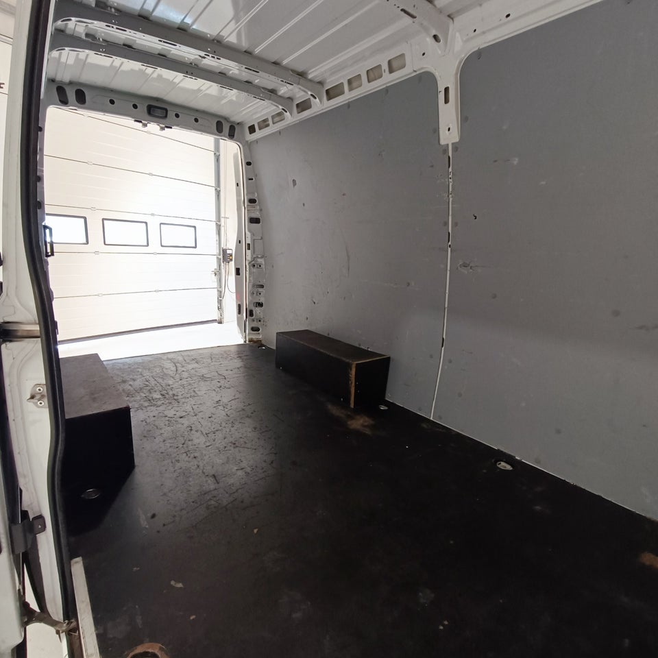 Iveco Daily 2,3 35S16 12m³ Van AG8